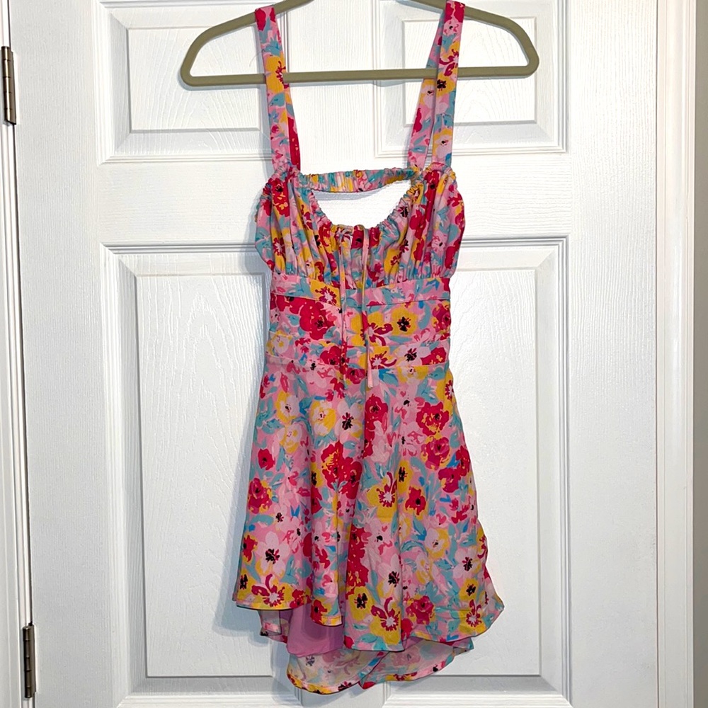 Showpo floral romper brand new!
